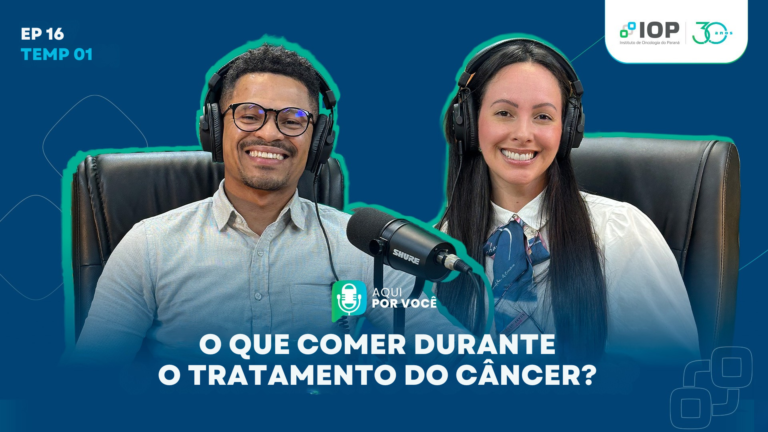 Capa do episódio 16 do podcast do IOP com apresentador e convidada. Título em destaque: O que comer durante o tratamento do câncer?