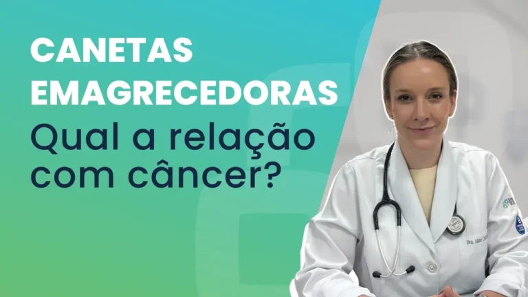 Médica oncologista em consultório explicando qual é a relação entre canetas emagrecedoras e o risco de câncer