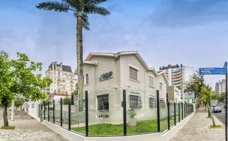 Fachada do IOP Batel