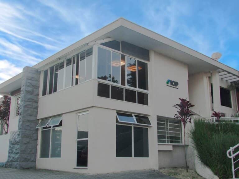 Fachada do IOP Mateus Leme